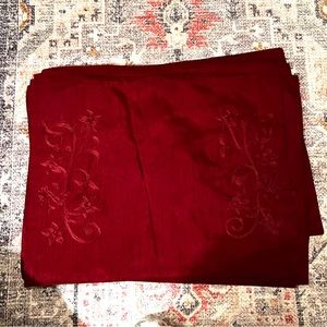 8 deep burgundy placemats. Excellent condition.. some nwt